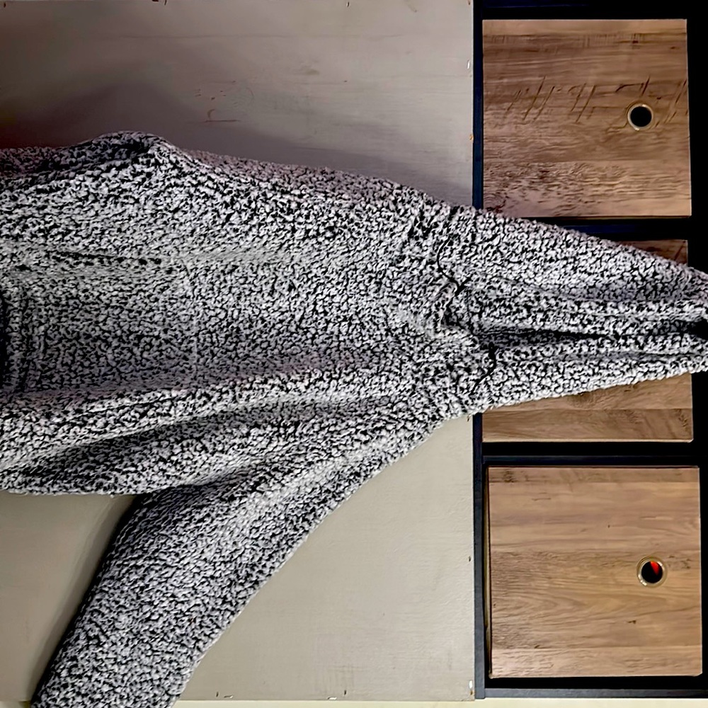 I am selling my Sherpa PINK hoodie. Size Medium